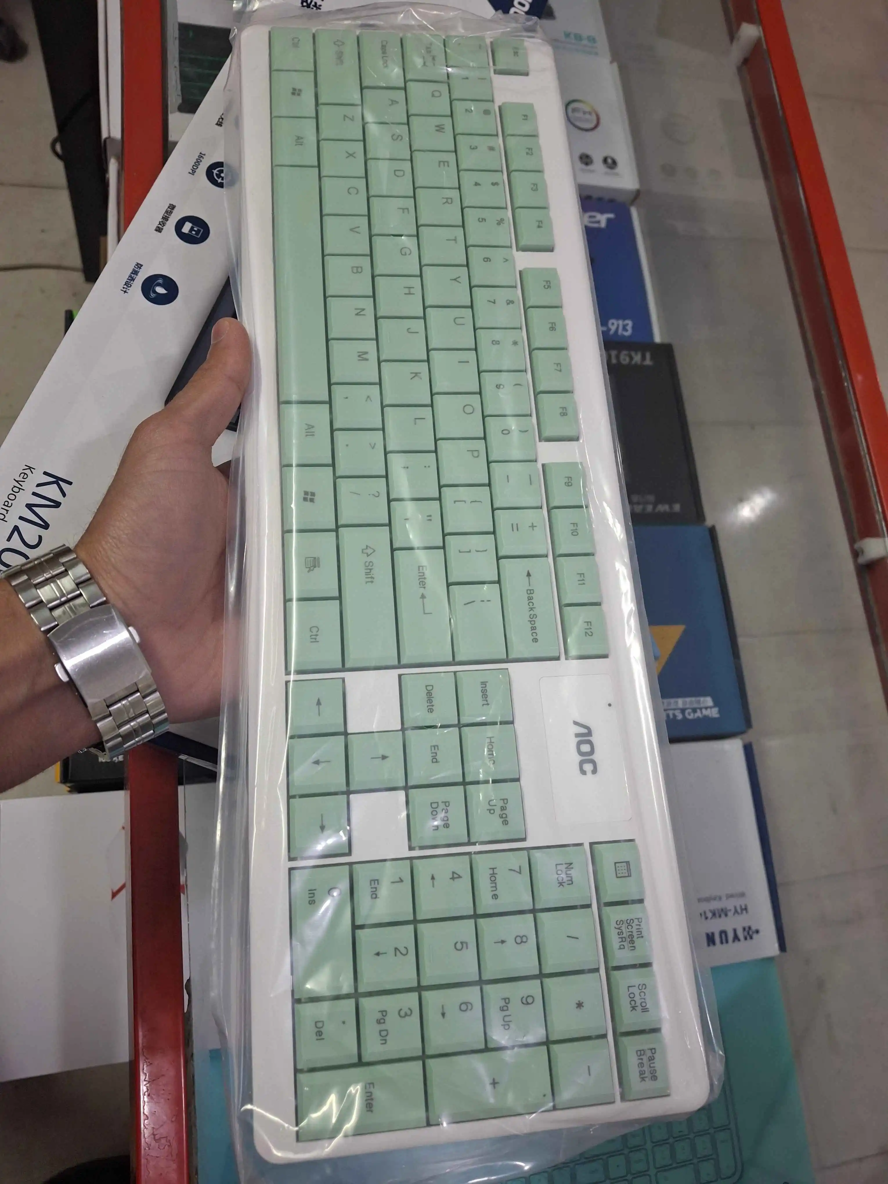 تصویر کیبورد AOC مدل KM200