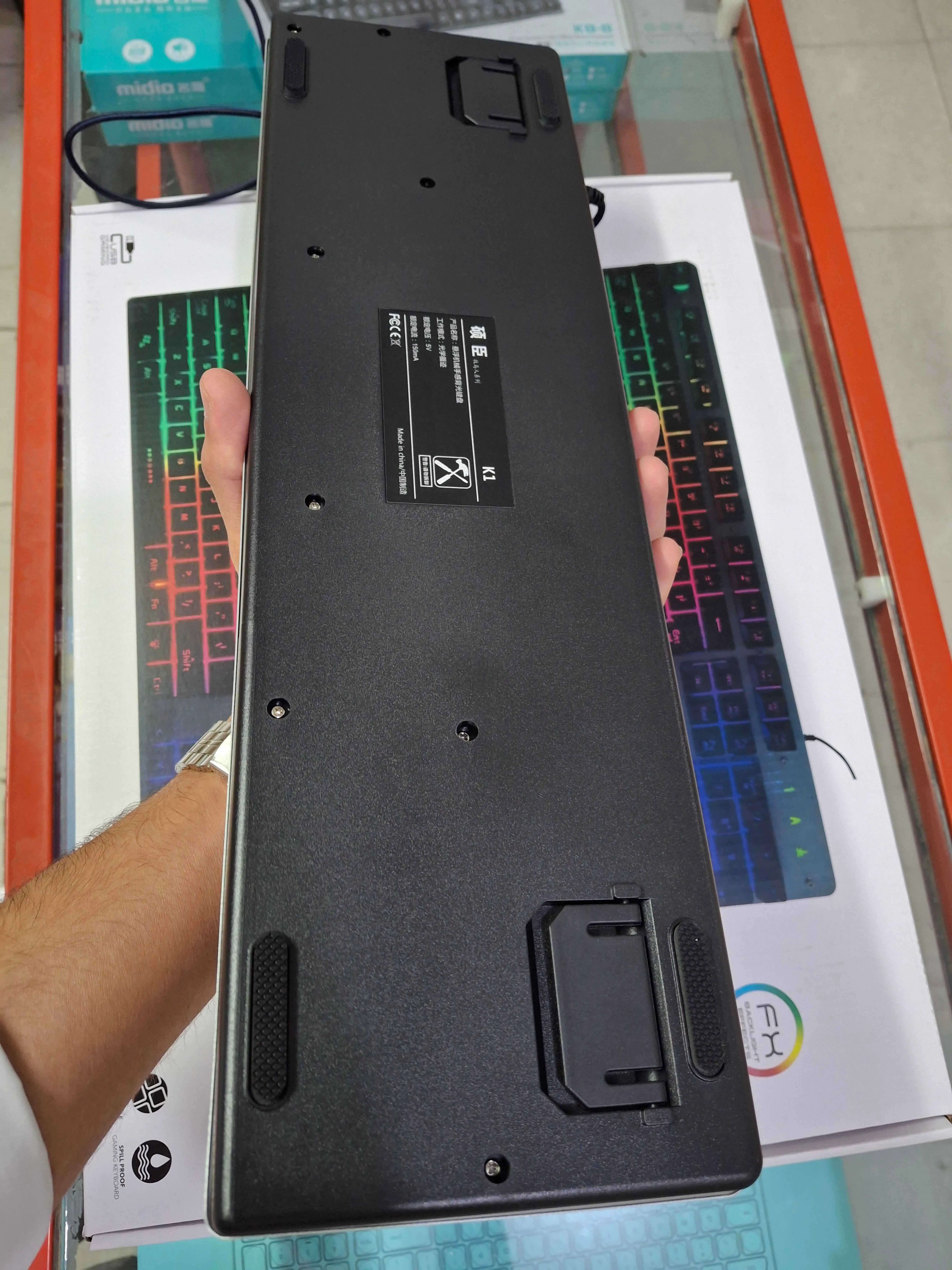 تصویر کیبورد مخصوص بازی آر جی بی مدل UWGK