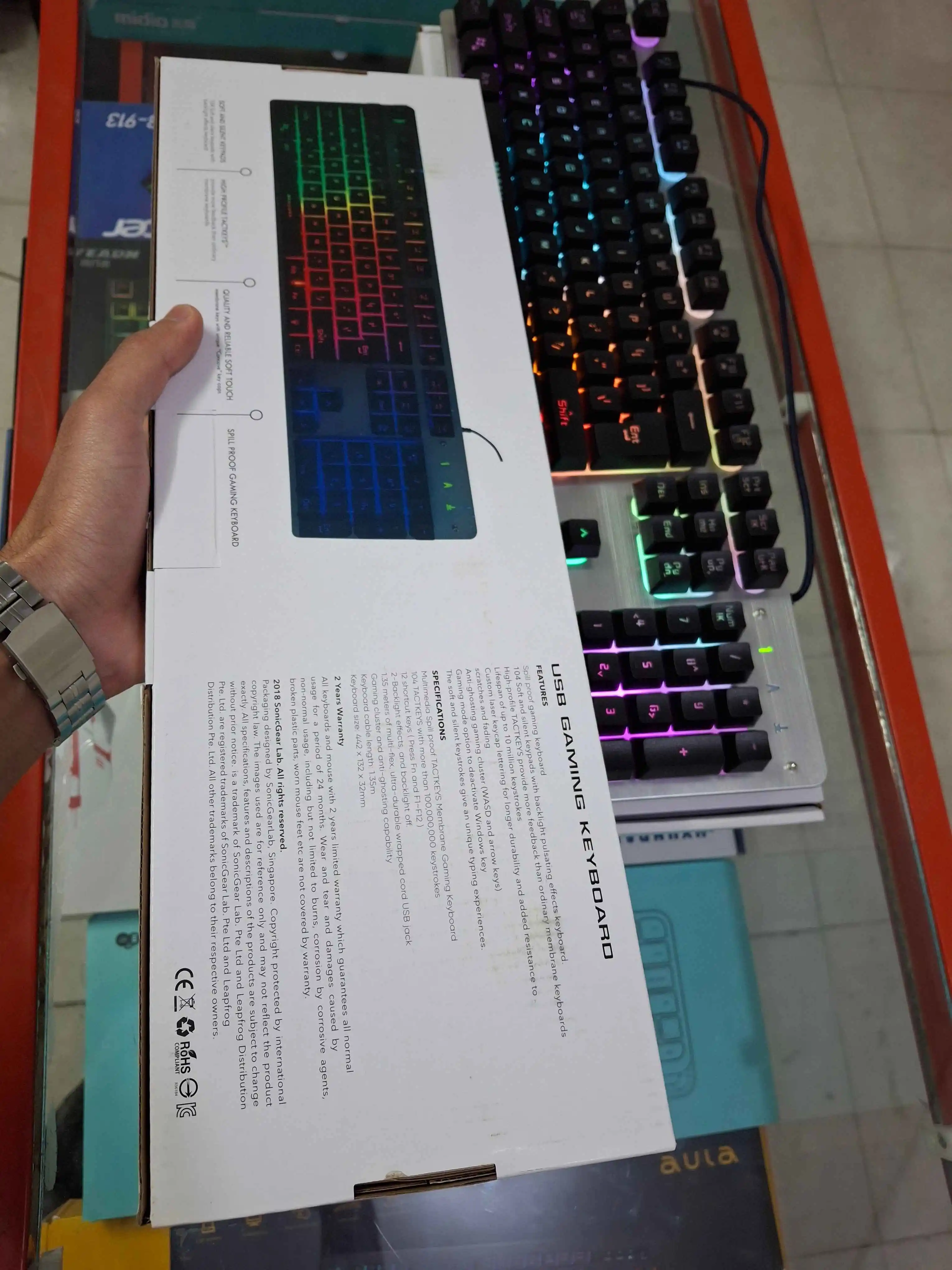 تصویر کیبورد مخصوص بازی آر جی بی مدل UWGK