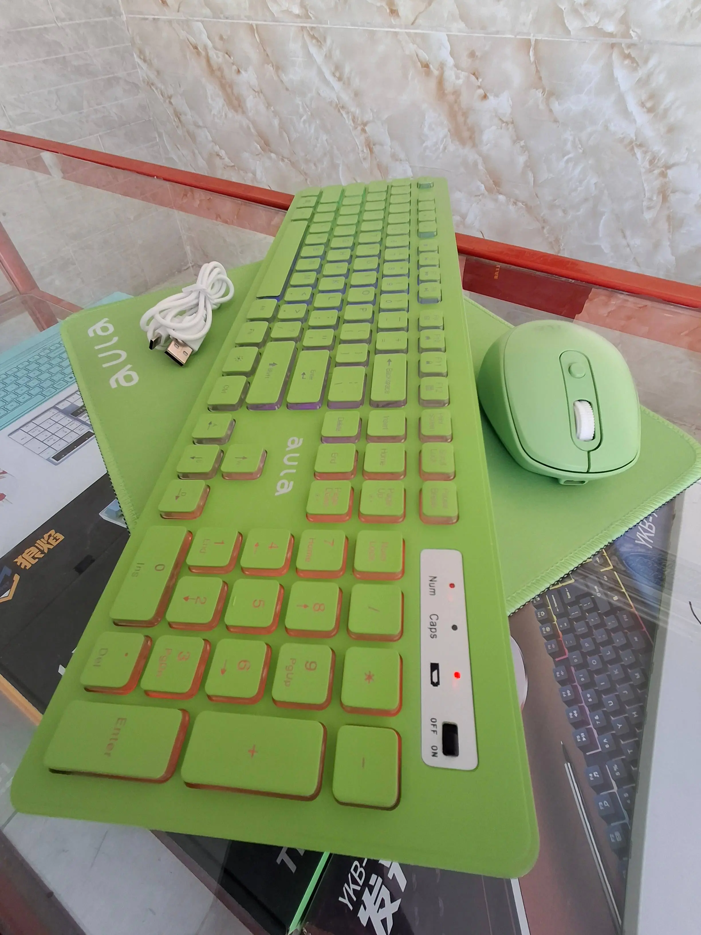 تصویر کیبورد و ماوس بیسیم آئولا مدل AC208 به همراه ماوس پد